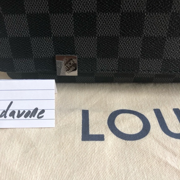 !!!SOLD!!! Louis Vuitton District messenger bag - Picture 4 of 8